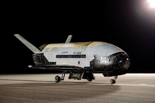 X-37B on the runway following 6th mission - credit: Boeing
