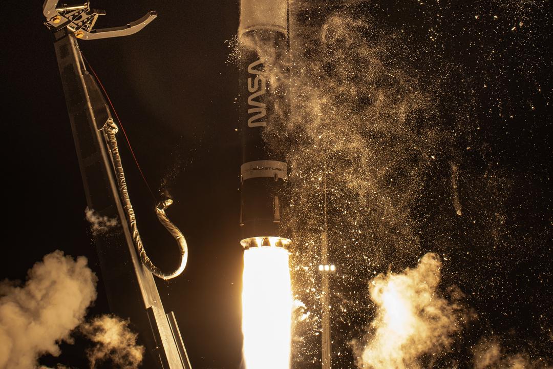 RocketLab electron launching CAPSTONE cubesat to the Moon.