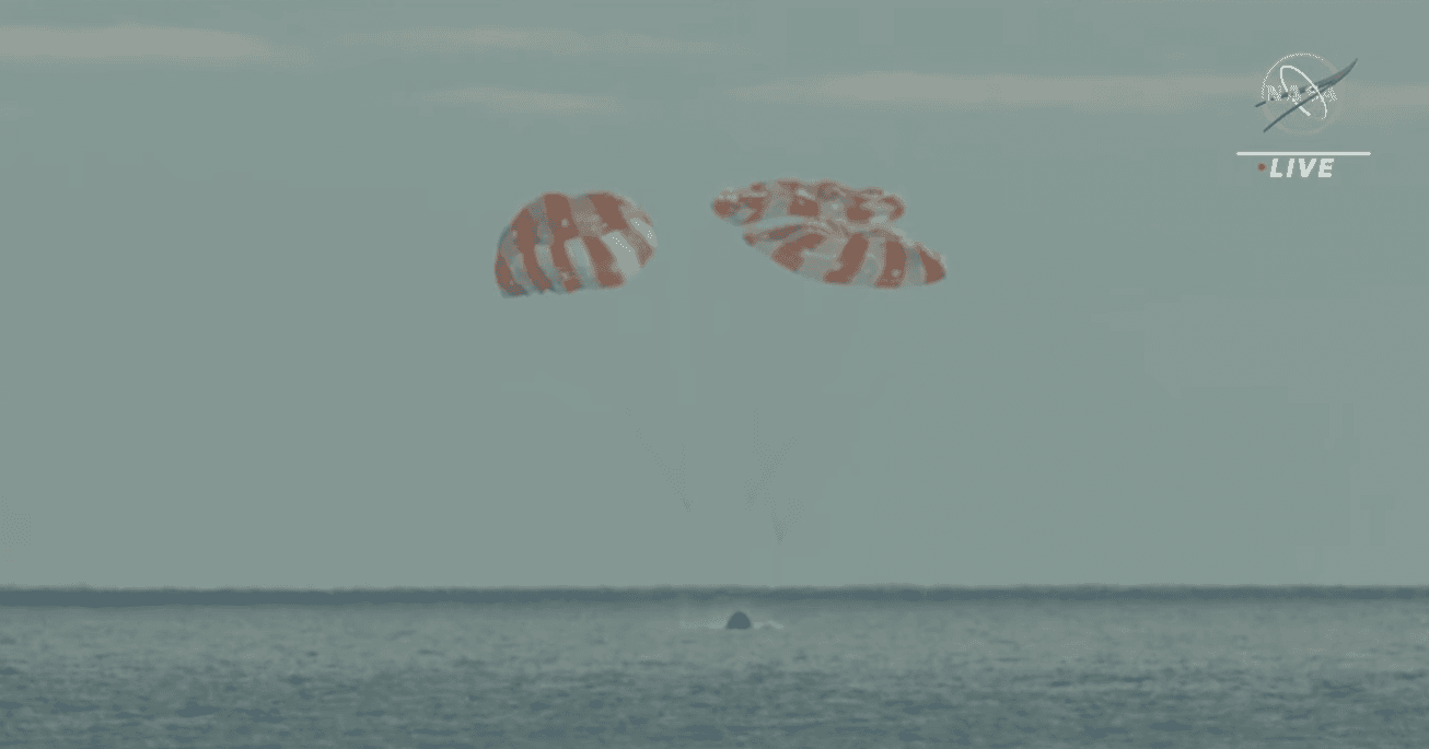 Orion splashes down following a 25 day mission on Artemis 1!
