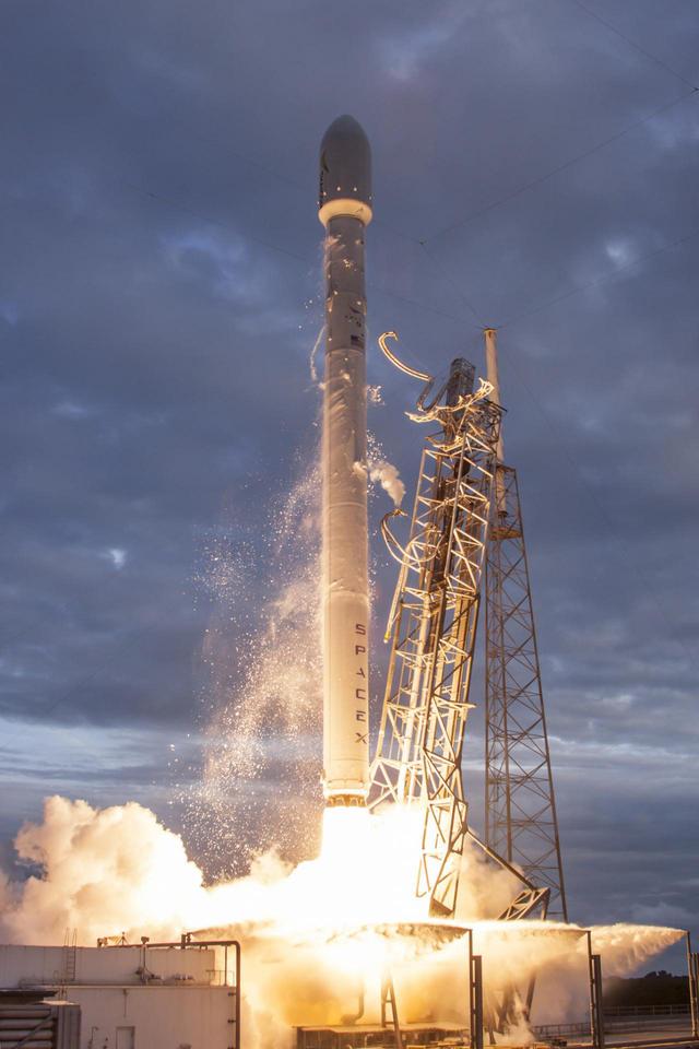 Falcon 9 v1.1 rocket